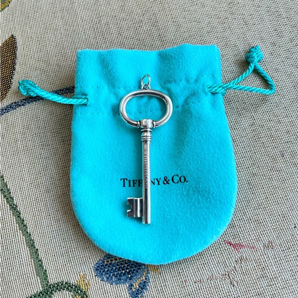 SOLD - Tiffany Oval Key Pendant - Picture 1 of 5
